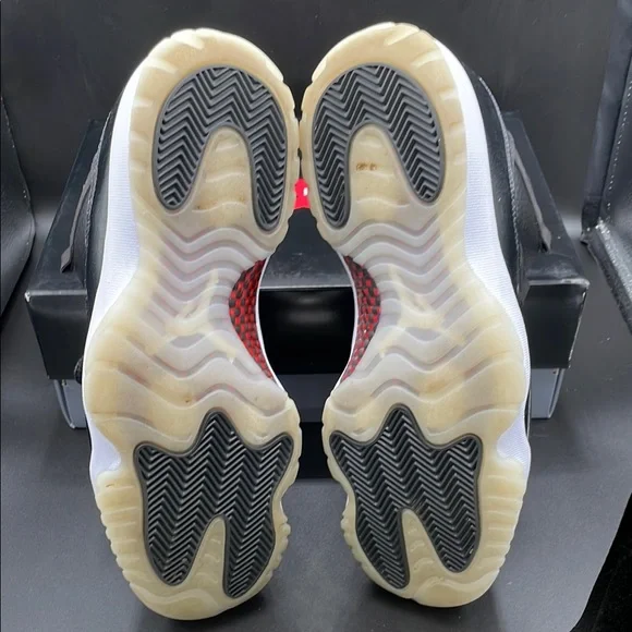 Jordan 11 Retro Low 72-10 - Picture 6 of 8